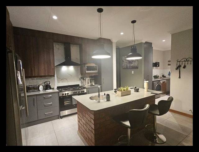 3 BEDROOM CLUSTER FOR SALE IN POMONA